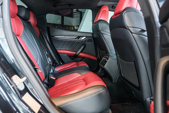 Nằm bên dưới nắp ca-pô của Maserati Ghibli Ribelle vẫn là khối động cơ V6, tăng áp kép, dung tích 3.0 lít, được thiết kế bởi Maserati Powertrain và chế tạo lắp đặt tại nhà máy Ferrari tại Maranello. Động cơ này đem tới công suất tối đa 350 mã lực và mô-men xoắn cực đại 500 Nm.
