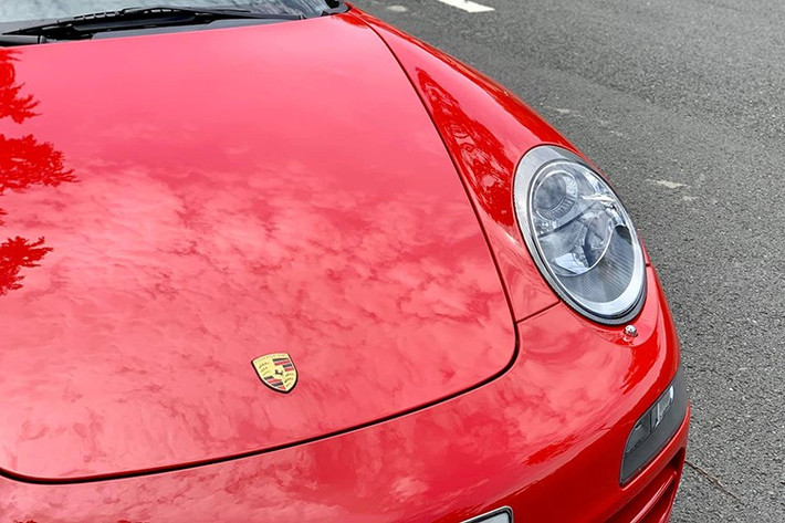 Biển số xe "hàng độc" này, không chọn dãy số 911 như cách các đại gia khác đang chơi xe Porsche 911, đại gia Hà Nội chọn con số 997 trùng với tên phiên bản xe Porsche 911 997 của anh mới tậu gần đây.