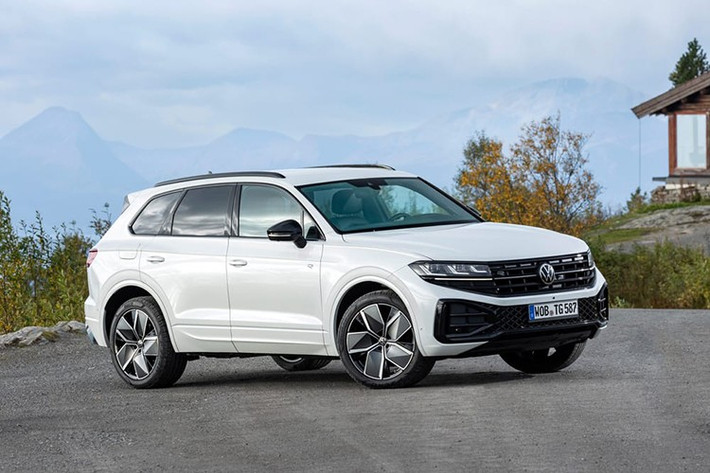 Volkswagen Touareg là dòng SUV tiệm cận xe sang đã trở nên quen thuộc tại thị trường Việt Nam. Theo thông tin từ đại lý, phiên bản nâng cấp của dòng xe này sẽ chính thức ra mắt thị trường Việt Nam vào ngày 9/8/2025 tới đây. Volkswagen Việt Nam cũng đã lên tiếng xác nhận thông tin này.