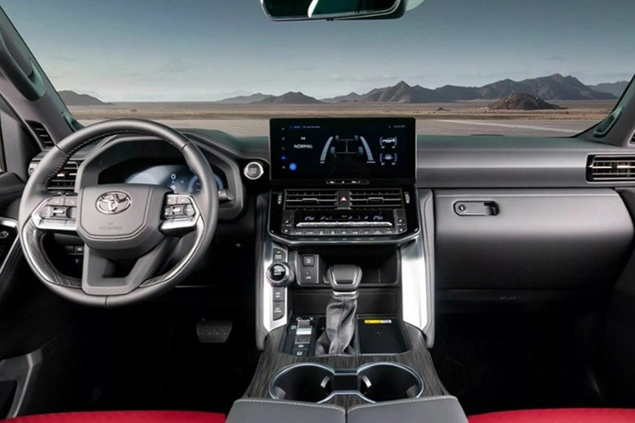 So với các phiên bản máy xăng hoặc diesel trước đây, Land Cruiser 300 Series Hybrid có một số điểm khác biệt nhận diện như: lưới hút gió và cản trước được thiết kế lại (trên bản VXR).