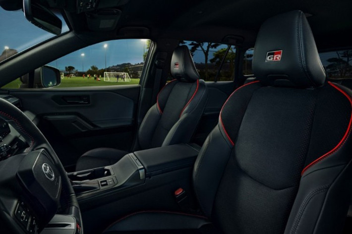 Những nâng cấp mới trên Toyota RAV4 GR Sport mới cho thấy đây không chỉ là một chiếc SUV với ngoại hình thể thao, mà còn hướng tới trải nghiệm lái khác biệt.
