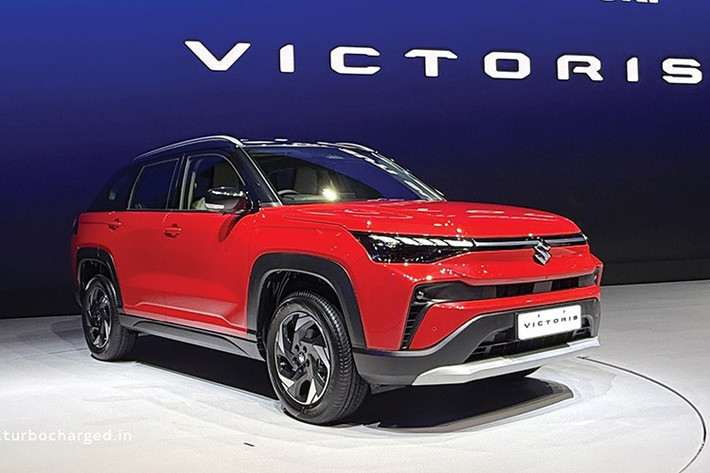 Suzuki Victoris 2025 là mẫu SUV cỡ B hoàn toàn mới đã lần đầu tiên ra mắt thị trường Ấn Độ vào hồi đầu tháng 9 năm nay. Mới đây, giá bán của mẫu xe này đã được công bố. Cụ thể, Suzuki Victoris được phân phối với 6 phiên bản và có giá từ 1,05 - 1,999 triệu Rupee (khoảng 315 - 599 triệu đồng).