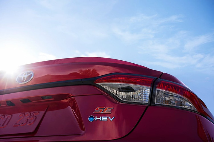 Dù có nhiều cải tiến, giá bán của Corolla LE 2026 chỉ tăng thêm 400 USD so với phiên bản tiền nhiệm, tương tự với các phiên bản SE và XSE cũng tăng 400 USD.