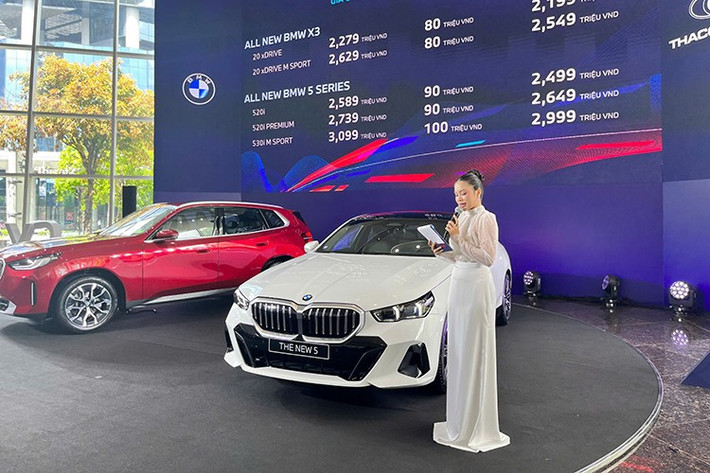 Mức giá xe BMW 530i M Sport 2025 cao cấp nhất là 3,099 tỷ đồng, dành cho những ai đam mê phong cách thể thao, cần nhiều tính năng cao cấp như âm thanh Harman Kardon, gói phanh M, ADAS mở rộng... Với 5 Series 2025, đây được xem là cú hích thẳng vào xu hướng trẻ hóa, số hóa và cá nhân hóa xe sang.