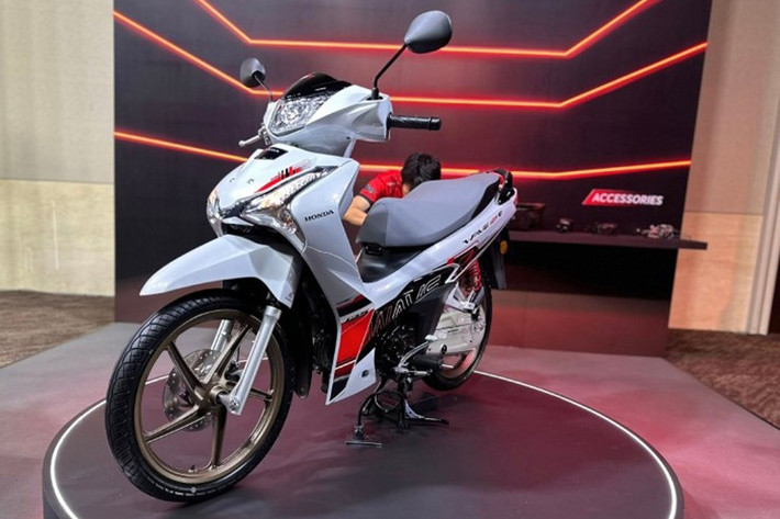 Hãng xe Honda Nhật Bản vừa ra mắt phiên nâng cấp của mẫu xe máy số Honda Wave 125i 2025 mới tại thị trường Thái Lan, mang đến hàng loạt nâng cấp đáng chú ý cả về thiết kế lẫn công nghệ.