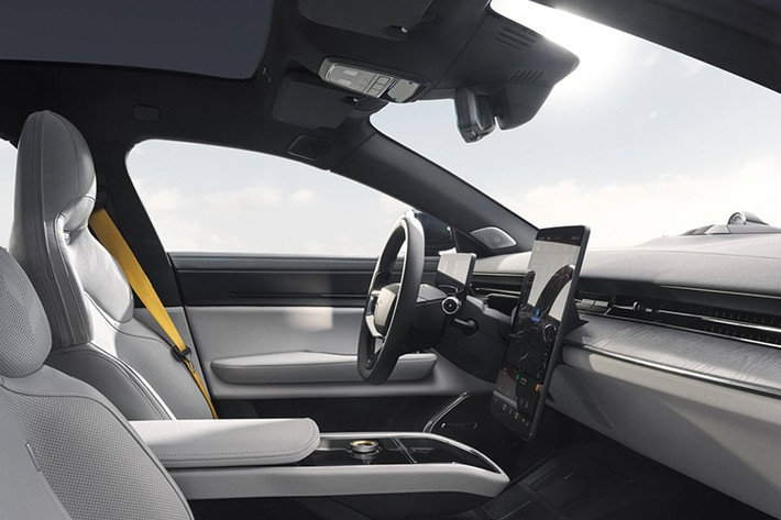 Nội thất của Polestar 5 có ghế Recaro và lớp trang trí không mạ chrome, da Napa của Bridge of Weir và vải MicroTech...