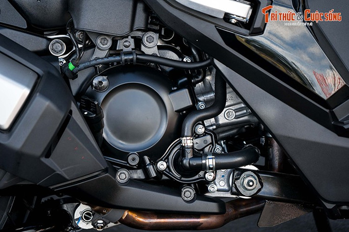 Honda ADV 350 2025 tại Việt Nam sử dụng khối động cơ eSP+ 330cc, xi-lanh đơn, làm mát bằng chất lỏng, đạt chuẩn khí thải Euro 4.