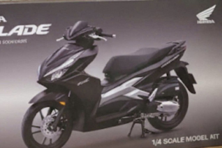 Rất có thể vào cuối năm nay, Honda sẽ tung “quân bài chiến lược” Air Blade mới để đối đầu với Yamaha Aerox, nhờ đó cuộc chiến xe tay ga thể thao 160cc tại khu vực Đông Nam Á có thể sẽ sôi động trở lại.