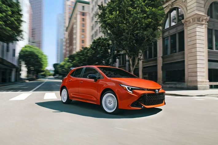 Toyota cho biết Toyota Corolla Hatchback 2026 sẽ có mặt tại các đại lý Mỹ vào mùa thu năm nay, với số lượng giới hạn 1.600 chiếc cho phiên bản FX Edition.