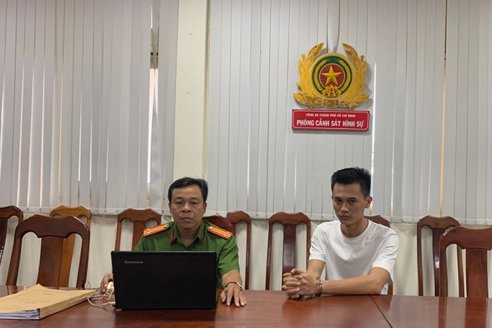 Viện KSND TPHCM vừa hoàn tất cáo trạng, truy tố bị can Phan Công Khanh (31 tuổi, ngụ Vĩnh Long) về tội lừa đảo chiếm đoạt tài sản, Mohamach Da Pha (29 tuổi, ngụ An Giang) bị truy tố về tội lừa đảo chiếm đoạt tài sản và lạm dụng tín nhiệm chiếm đoạt tài sản.