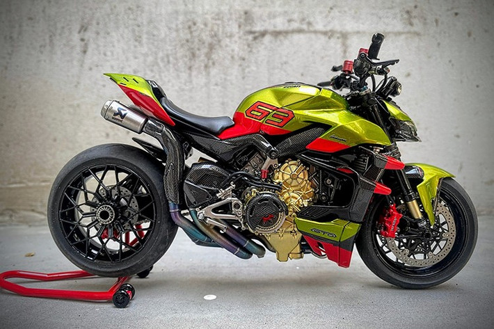 Nếu như bạn muốn sở hữu xe Ducati Streetfighter V4 Lamborghini tại thời điểm bây giờ là rất khó, trừ khi chịu mua xe đã qua sử dụng. Có 1 chiếc Ducati Streetfighter V4 Lamborghini mang số thứ tự 505/630 đang được chào bán với mức giá dưới 2 tỷ đồng nhưng sẽ trên 1 tỷ đồng.