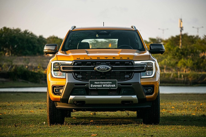 Ford Everest: 5.134 xe Vị trí cuối cùng nằm trong bảng xếp hạng thuộc về Ford Everest với 5.134 xe bán ra nửa đầu năm 2025, trở thành SUV bán chạy nhất. Ford Everest được bán ra với 6 phiên bản cùng mức giá dao động từ 1,099 - 1,552 tỷ đồng.