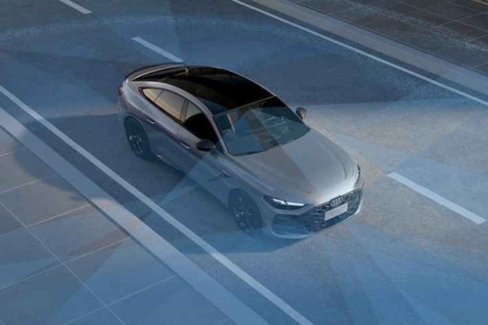 Tại thị trường Trung Quốc, Audi A5L Sportback có 6 tùy chọn cấu hình. Ngay trong đêm ra mắt, xe đã được 9.800 người đặt mua. Trong đó, gần 30% người mua đã chọn các phiên bản tích hợp công nghệ lái thông minh Qiankun của Huawei. Xe có giá khởi điểm từ 259.900 Nhân dân tệ (khoảng 909 triệu đồng).