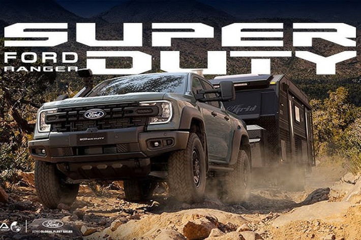 Ở những vị trí khác, Ranger Super Duty được trang bị tiêu chuẩn ống thở tùy chỉnh, giúp đảm bảo xe có thể vượt qua vùng nước sâu mà không gặp vấn đề gì. Ngoài ra xe còn có gương chiếu hậu lớn. Mâm xe cỡ 18 inch 8 ốc bao bởi lốp địa hình 33 inch.