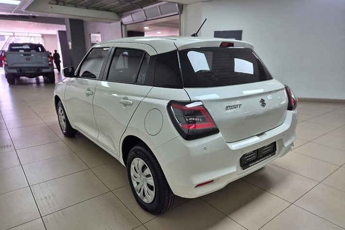 Hệ thống này cho tổng công suất khoảng 82 mã lực và mô-men xoắn cực đại 108 Nm. Xe sử dụng hộp số tự động vô cấp CVT, hướng tới khả năng tiết kiệm nhiên liệu tối ưu.