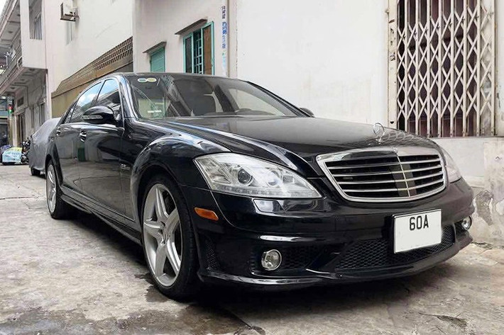 Năm 2009, Mercedes-Benz Việt Nam đã cho ra mắt mẫu xe S-Class mạnh nhất của mình, chiếc xe S63 AMG được mệnh danh là siêu xe 4 cửa của hãng ngôi sao 3 cánh. Đã 16 năm trôi qua, Mercedes-Benz S63 AMG 2009 giờ đây có giá bán rất mềm.