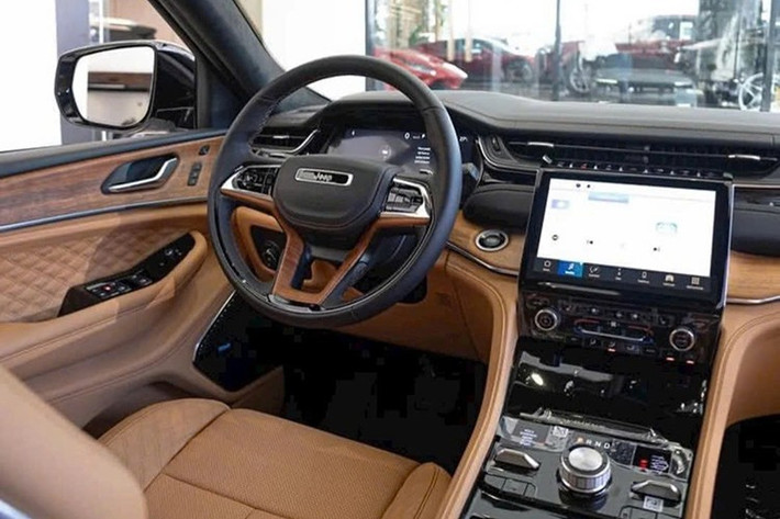 Tuy nhiên, tất cả những mẫu xe Jeep được giảm giá đều có năm sản xuất 2023 và nhập khẩu nguyên chiếc từ Mỹ. Sau khi áp dụng ưu đãi, các mẫu xe Jeep này vẫn có giá cao và nằm ngoài tầm tay với của nhiều khách hàng Việt.