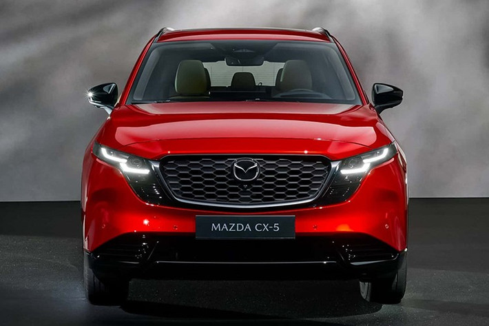 Mazda vừa công bố kế hoạch điện hóa đầy tham vọng đến cuối thập kỷ, tập trung vào các mẫu SUV hybrid, xe điện phát triển nội bộ và cả dòng xe thể thao hiệu suất cao. Trong đó, phiên bản hybrid của Mazda CX-5 mẫu SUV bán chạy nhất của hãng, được xem là điểm nhấn và sẽ chính thức ra mắt vào năm 2027.