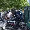Hàng quán Hà Nội chuyển sang bán kiểu “đánh nhanh rút gọn”