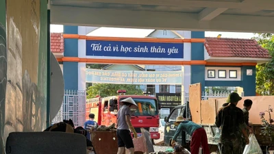 Trường học ở Thái Nguyên ngập bùn đất, ngổn ngang sau lũ