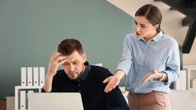 9 biểu hiện của người EQ thấp nơi công sở
