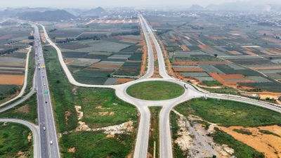 Ngắm đại lộ gần 2.000 tỷ đồng vừa được đặt tên ở Ninh Bình