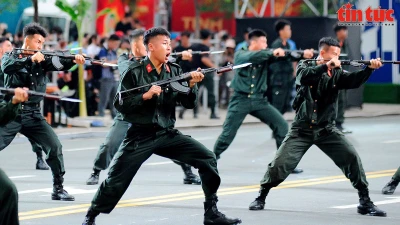 Hình ảnh đầy uy lực, dũng mãnh của chiến sĩ Cảnh sát cơ động