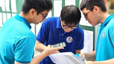 Thí sinh Hà Nội vượt 'cửa ải' cuối của kỳ thi vào lớp 10
