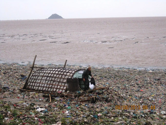 Chùm ảnh: Sau một đêm, Ngư Lộc tan hoang vì bão