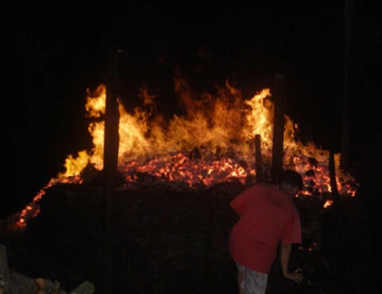 Cháy chợ vùng biên, hàng trăm người hoảng loạn tháo chạy