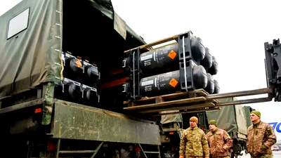 Vũ khí Mỹ cấp cho Ukraine bị chặn tại kho Ba Lan 