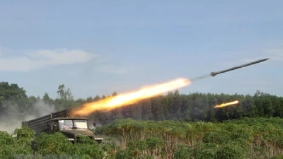 Pháo binh Nga tung "mưa đá" phá hủy trận địa quân Ukraine
