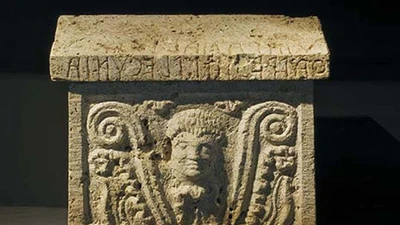 Kinh ngạc hộp trang điểm cổ Etruscan tìm thấy trong ngôi mộ bí ẩn