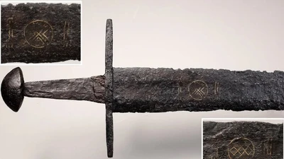 Bí ẩn thanh kiếm Viking 1.000 năm tuổi được khai quật nguyên vẹn