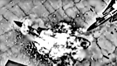 Israel phá hủy cặp máy bay F-14 Tomcat của Iran 