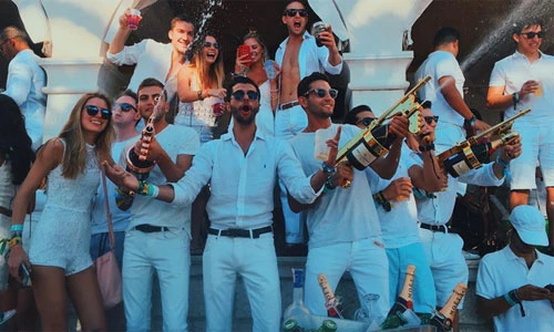  Kỳ nghỉ hè sang chảnh của giới trẻ nhà giàu 