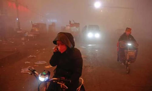 Chùm ảnh sương mù "biến ngày thành đêm" ở Trung Quốc