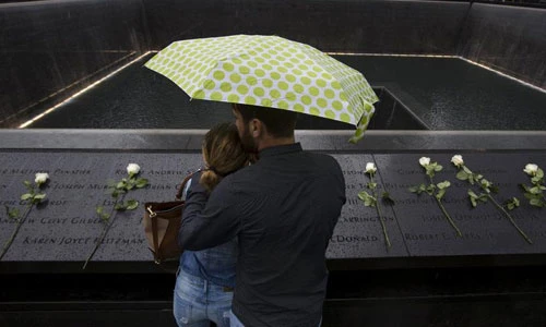 Ảnh người Mỹ tưởng niệm nạn nhân vụ khủng bố 11/9