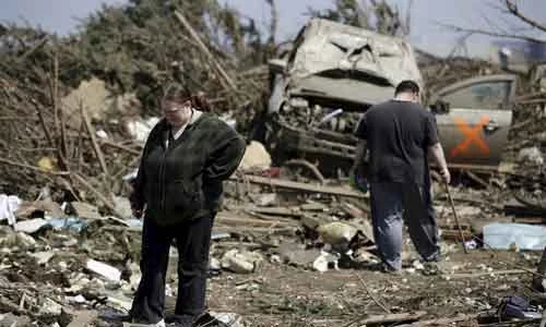 Lốc xoáy đổ bộ vào Illinois, hai người tử vong