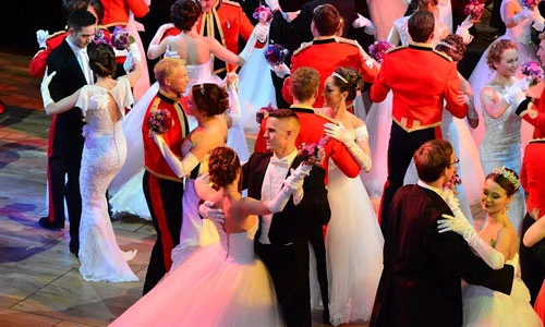 Ngỡ ngàng vũ hội lộng lẫy như cổ tích ở London