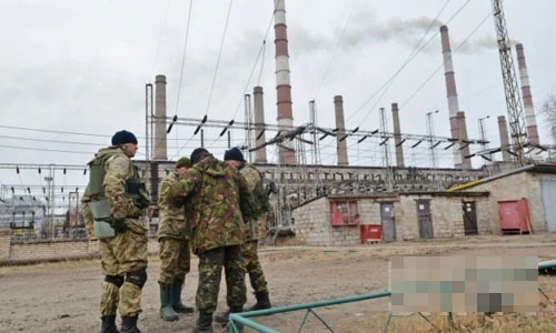 Lo ly khai, Ukraine canh gác nghiêm nhà máy điện ở Lugansk