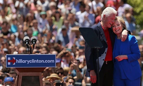 Chuyện tình 40 năm của vợ chồng Hillary Clinton