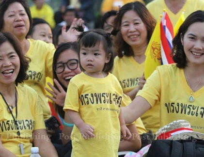 Thái Lan bắn đại bác mừng sinh nhật vua Bhumibol Adulyadej