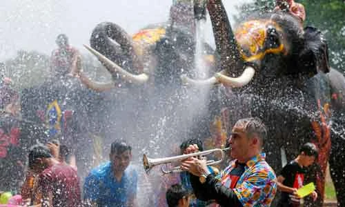 Thái Lan tưng bừng trong lễ hội té nước Songkran
