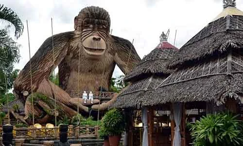 Kinh ngạc những bức tượng quái dị nhất thế giới