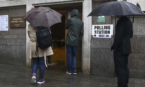 Chùm ảnh cử tri Anh đi bỏ phiếu về Brexit