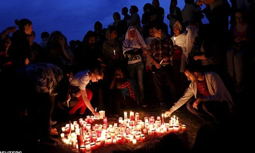 Hình ảnh tưởng niệm nạn nhân lật tàu ở Địa Trung Hải