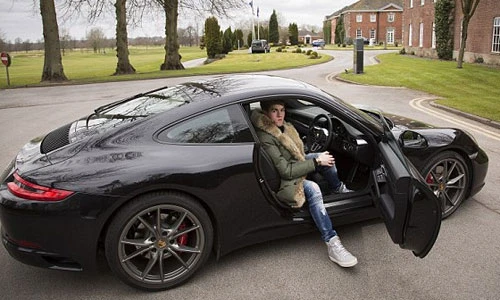 Lác mắt trước quà tặng đắt tiền của thiếu gia 17 tuổi