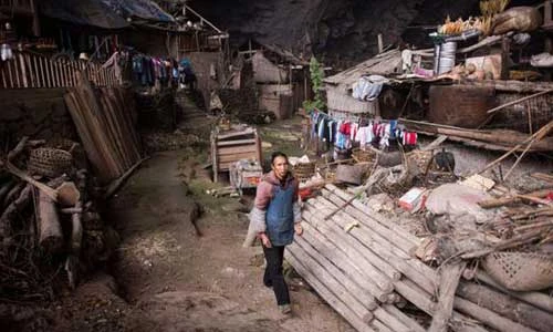 Chùm ảnh làng Trung Quốc nằm sâu trong hang động