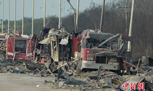 Cận cảnh hiện trường tan hoang sau vụ nổ ở Thiên Tân